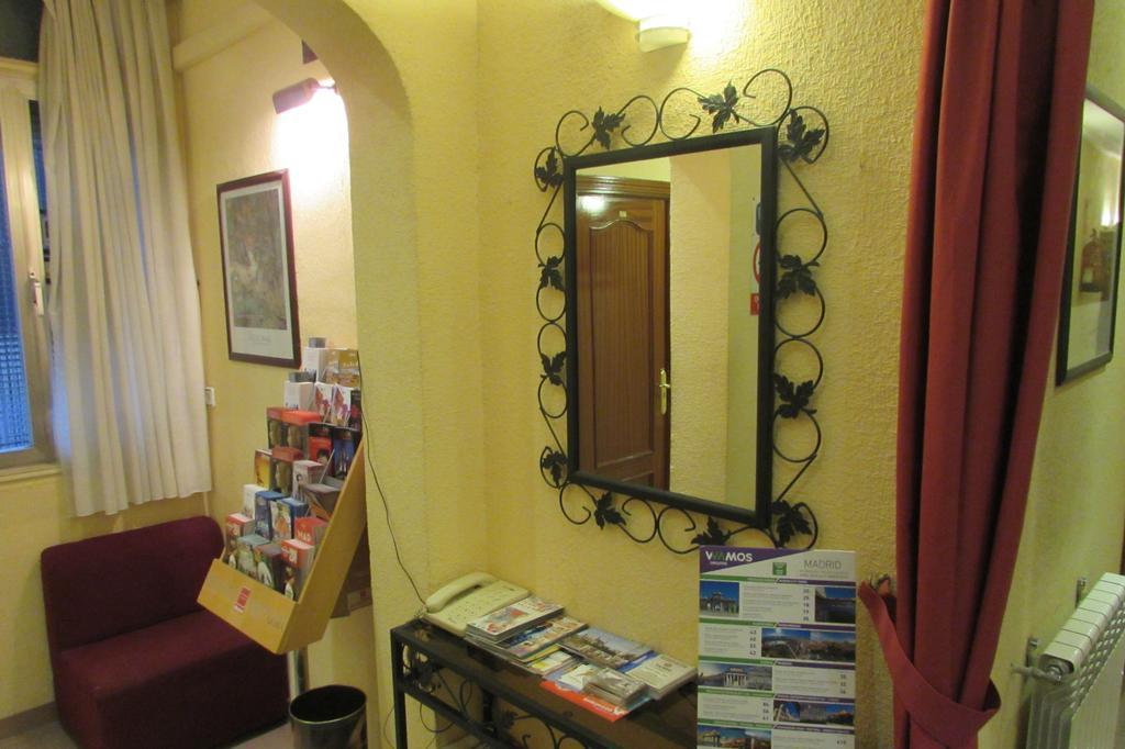 Hostal Prim Madrid Eksteriør bilde